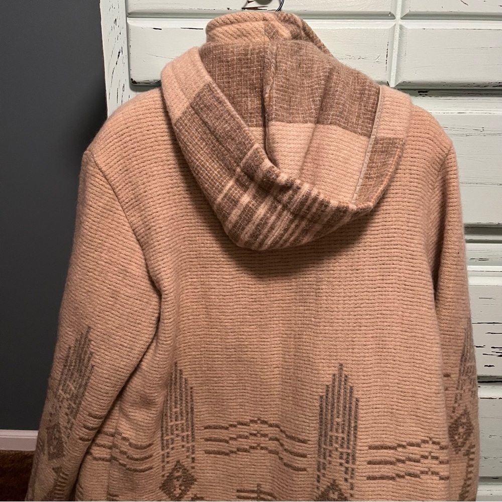 Vintage Woolrich Beige and Brown Hooded Knit Coat. Aztec/giraffe pattern. - Picture 5 of 7